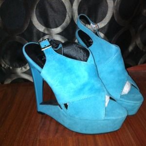 *NEW* SUEDE TURQUOISE CUT-OUT WEDGE!!!