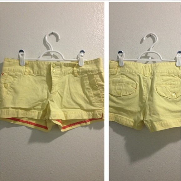 ❤❤SOLD❤❤American Eagle pale yellow shorts