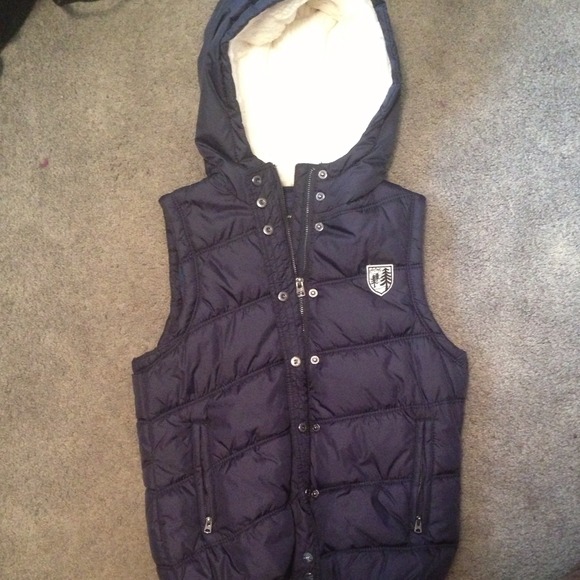 American Eagle Puffy Vest