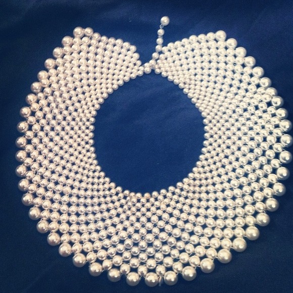 Pearl collar