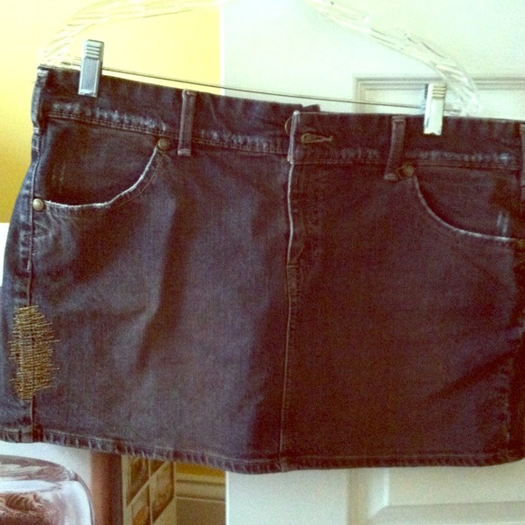 Distresses denim mini !