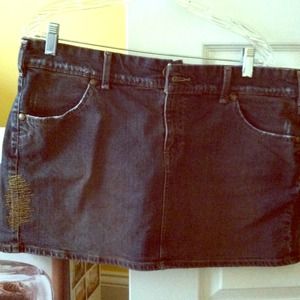 Distresses denim mini !