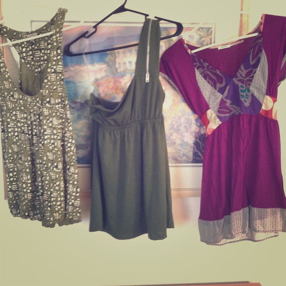 BUNDLE 📦! URBAN OUTFITTERS shirts