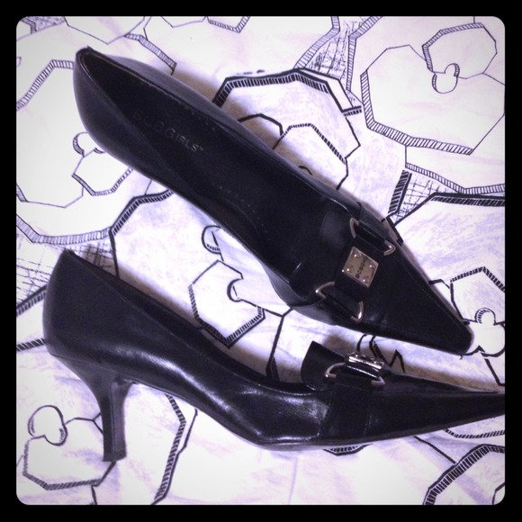 BCBG black kitten heels