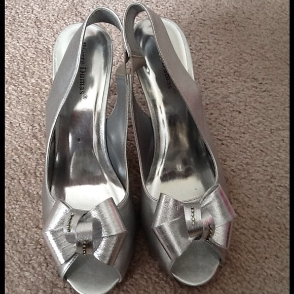 Shoes - Picture 1 of 4