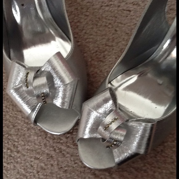 Shoes - Picture 2 of 4