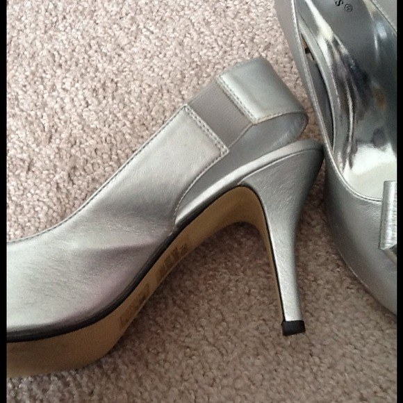 Shoes - Picture 4 of 4