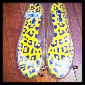 SOLD! Clear glitter flat with bow