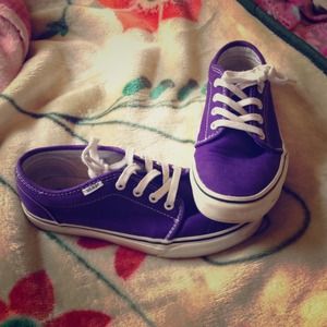 BLUNDE! PURPLE VANS / FLOWER-PEARL BRACELET!