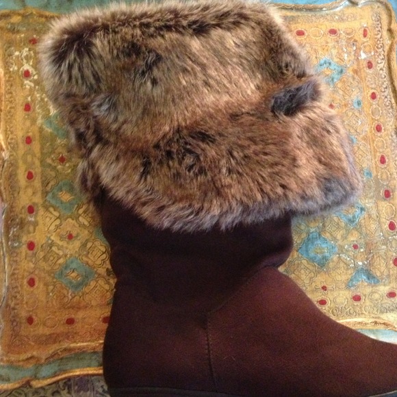 Brown boots w/ fur lining-wear 5 ways! ⭐Reduced - Picture 3 of 3