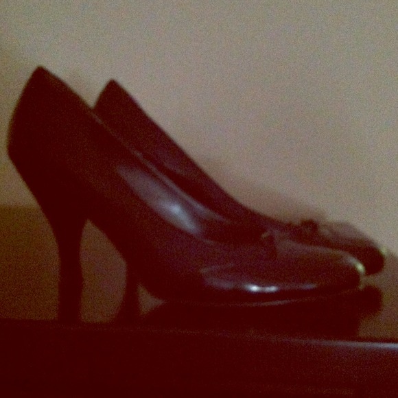 Enzo angiolani black pumps!