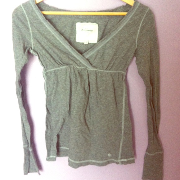 Adorable Abercrombie shirt