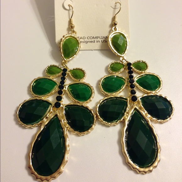 🎉Sold🎉Multi Green & Gold Earrings
