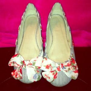 💥BUNDLE for @kaydjean!💥 Cute floral flats