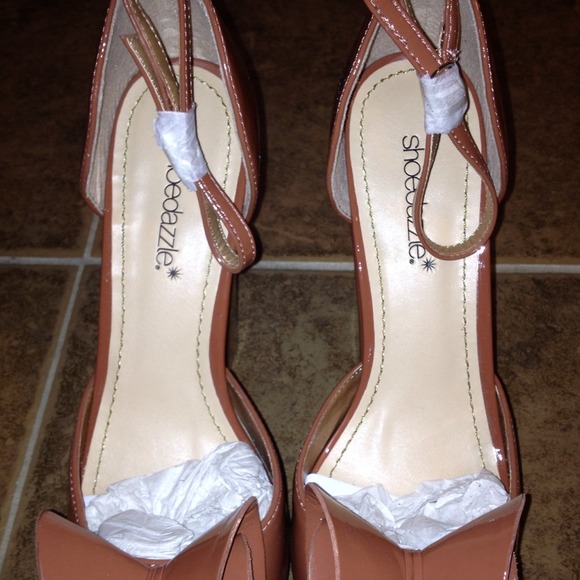 Shoes. - Picture 2 of 3