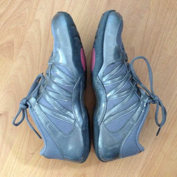 Nike - Picture 2 of 4