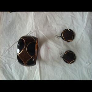 Wooden bracelet and earings