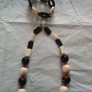 Necklace &bangle.