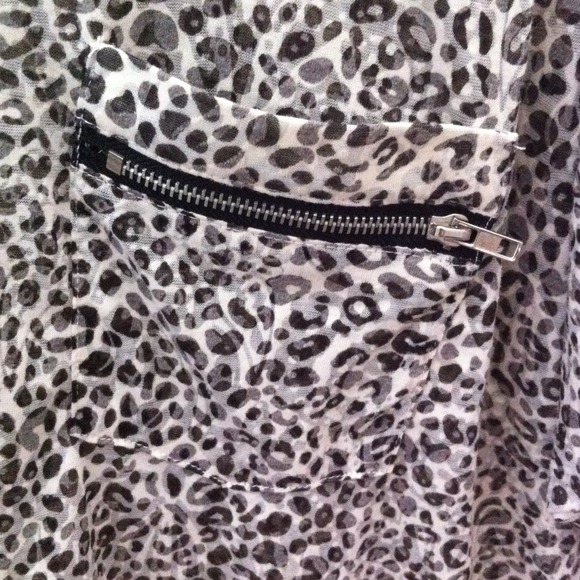❌ ON HOLD ❌ Forever 21 leopard print top - Picture 2 of 2