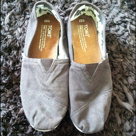 Men's brown toms