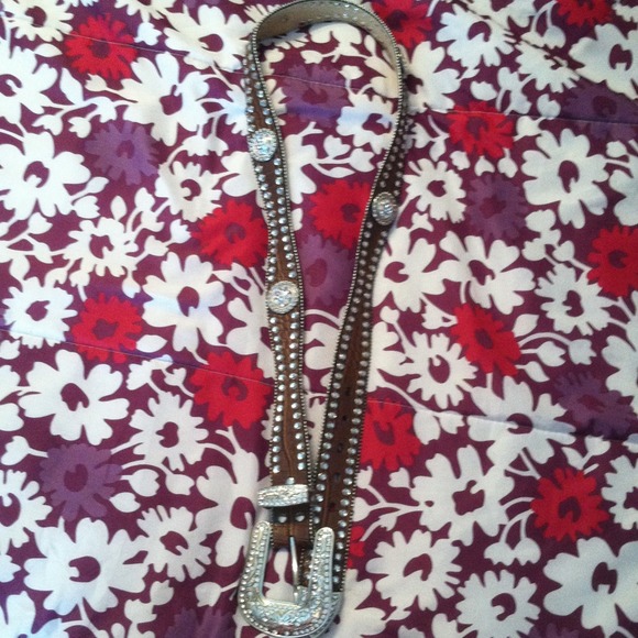 Western Belt /traded for top and capris..