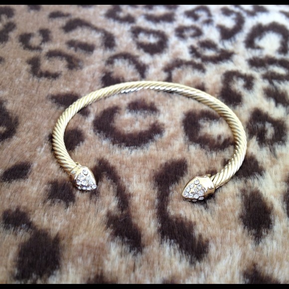 Cyber Monday sale🎉Arrow Rhinestone Bangle "Gold" - Picture 2 of 3