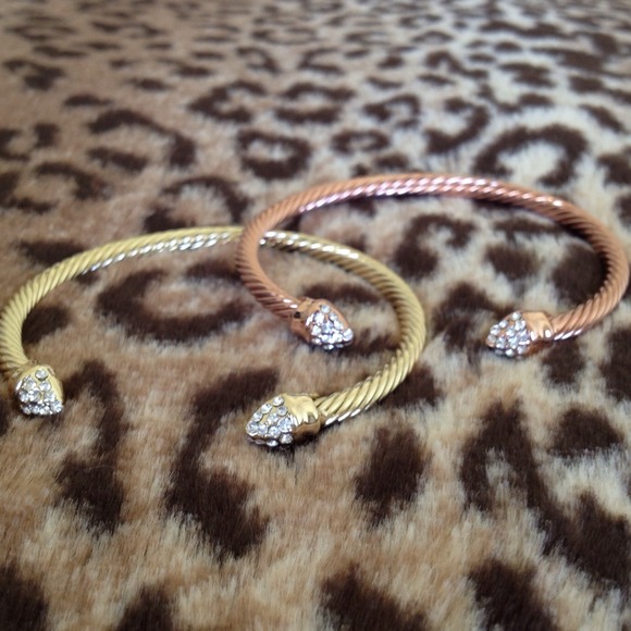 Cyber Monday sale🎉Arrow Rhinestone Bangle "Gold" - Picture 3 of 3