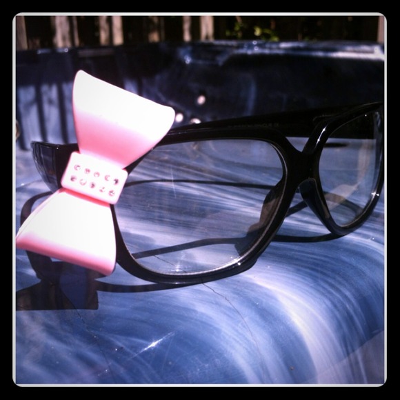 Exclusive Nerdy Pink Bow Glasses!