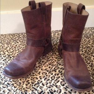 FRYE Smith Harness Boot Brown  9.5D (Mens) NEW