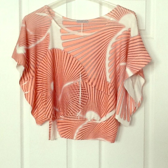 $$Sold$$ Peach and cream bat Wong top