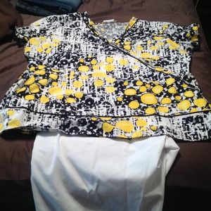 White, yellow and black scrub top ⛔for beach2010
