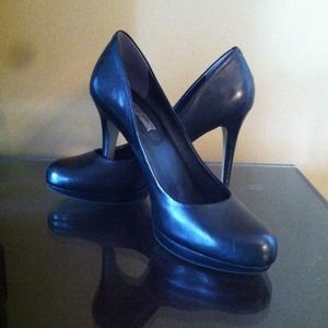 Banana republic round toe pumps