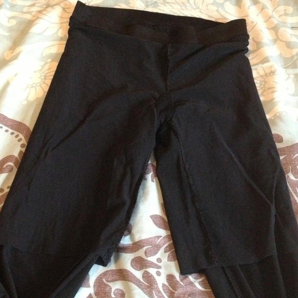 ⛔️SOLD⛔️Leggings with built-in shape wear !!! - Picture 4 of 4