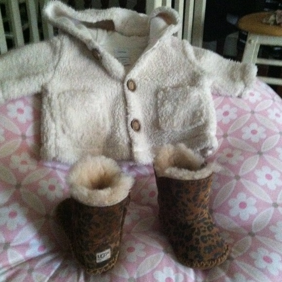 Newborn Gap jacket/Uggs Leopard Boots