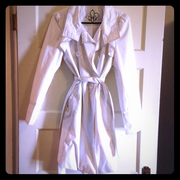 Guess Jackets & Blazers - Lightweight Guess white trench