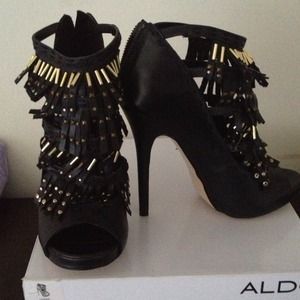 Aldo never worn heels