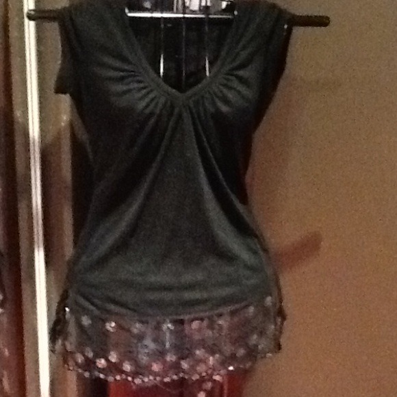 Black shirt silver sequence on bottom - Picture 1 of 2