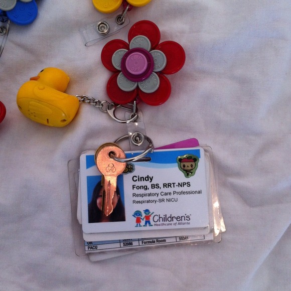 Flower Badge Holders - Picture 2 of 4