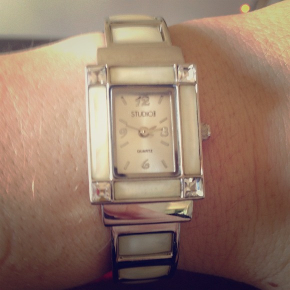 Silver and pearl look Studio watch! 🎀 - Picture 1 of 3