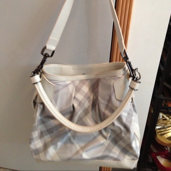 Authentic Burberry - Picture 2 of 4