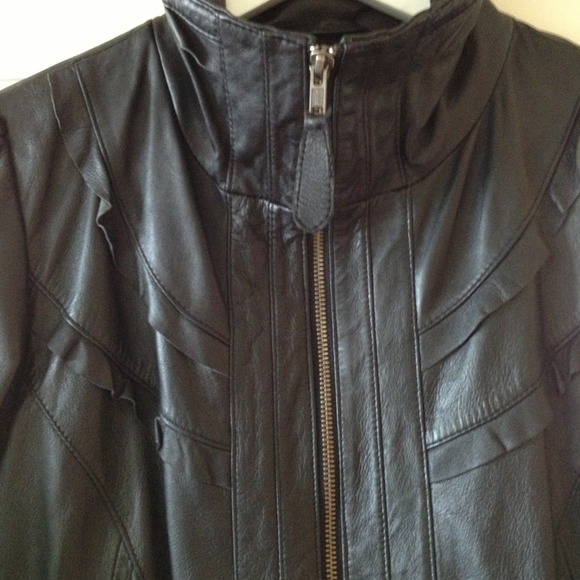 Leather jacket with zip pockets and nice details - Picture 2 of 4
