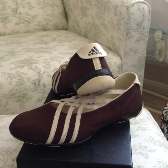 Adidas fashionable walking shoes