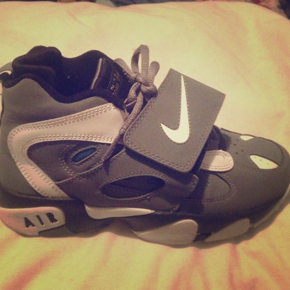 Nike diamond turf II grey black & white