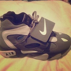 Nike diamond turf II grey black & white