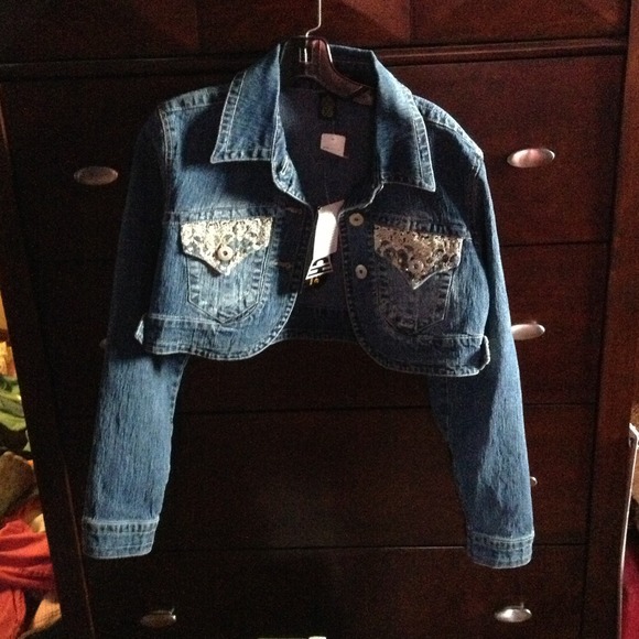 🚫SOLD🚫 short denim jacket
