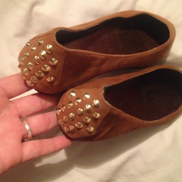 Studded pointy flats - Picture 3 of 3