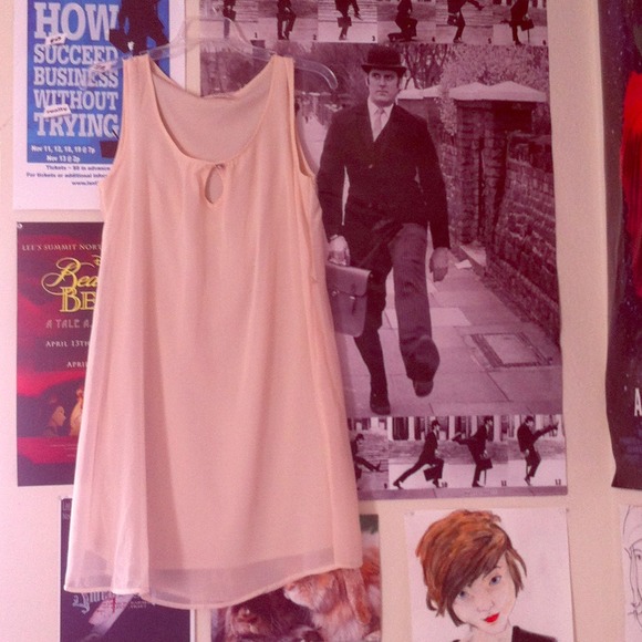 Off white ISSI dress.