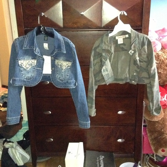 💥BUNDLE💥 2 short jackets! one denim one camo✨