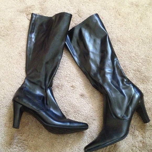 Tall black stretchy boots