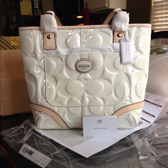 Reduced again!!Coach Peyton embossed patent bag